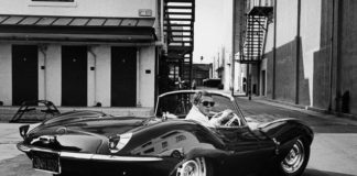 Steve McQueen im Jaguar XK SS